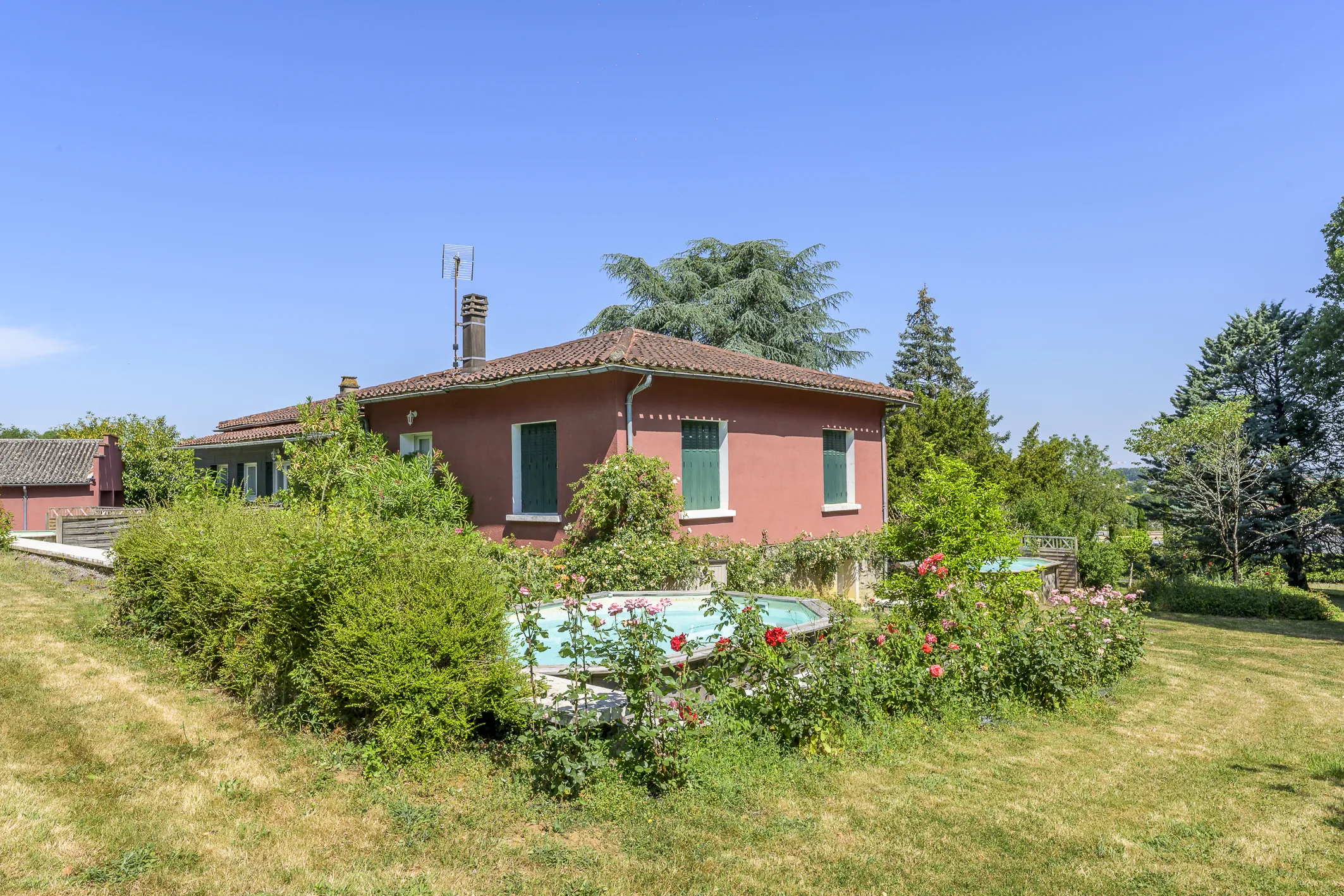 Gîte Contemporain - vue principale piscine
